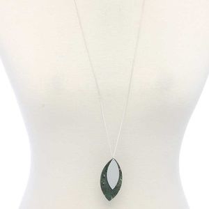 New Pointed Oval Pendant Necklace